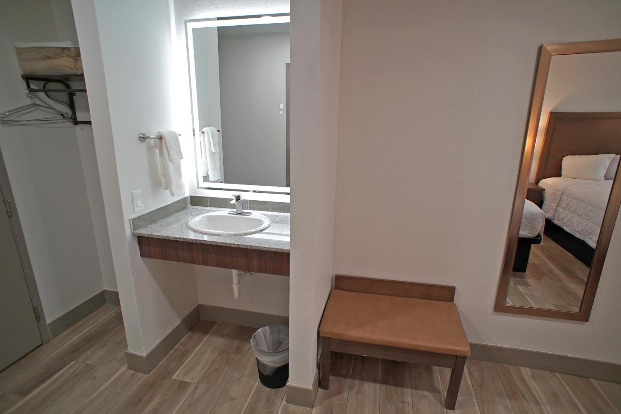 Baymont By Wyndham Monte Vista Hotel Room photo